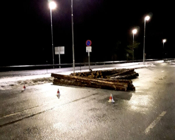 Måtte legge igjen 3,8 tonn tømmer