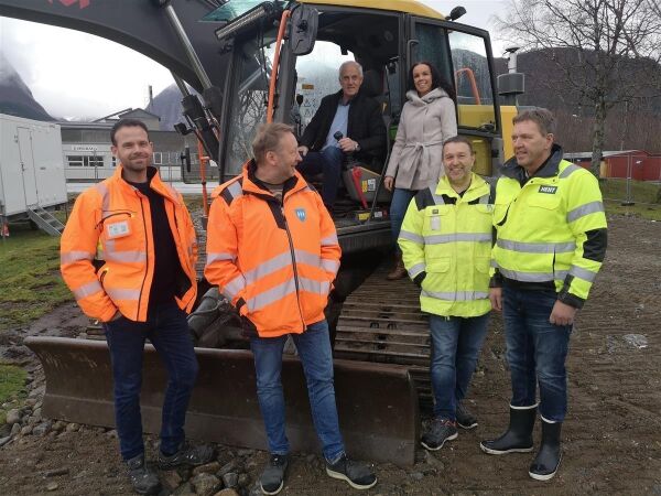 Første spadetak for Ørsta ungdomsskule