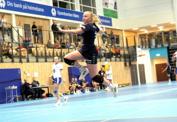 Sara Hoel Røyr har signert ny kontrakt