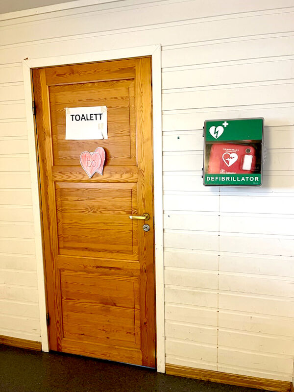 – Jauda, vi har hjartestartar!
