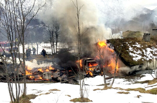 Såg livsverket gå opp i flammar