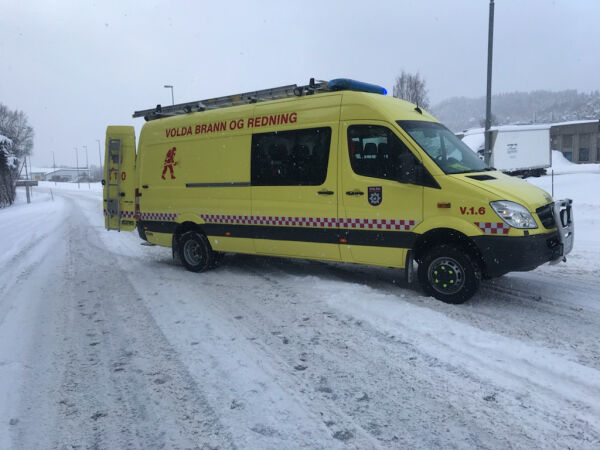 Vogntog har køyrt av vegen i Furene