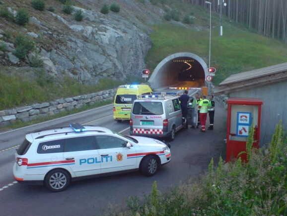 Fem personar omkom i  Eiksundtunnelen
