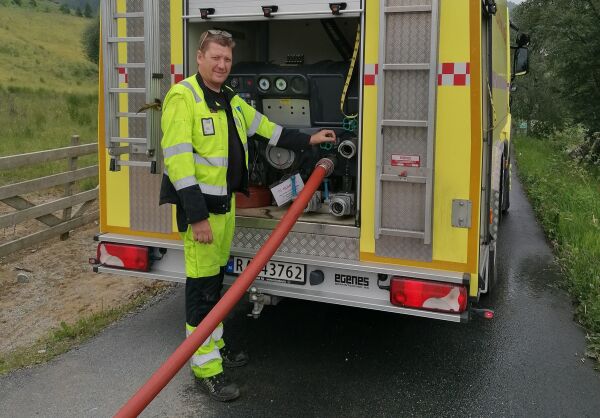 Spyling av vassleidning på Lauvstad