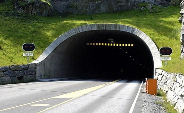 Trafikkuhell i Eiksundtunnelen