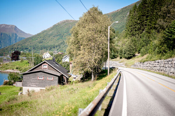 Vil ikkje utsette vegbygging