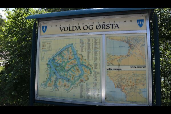 Vil setje opp nytt moderne infoskilt