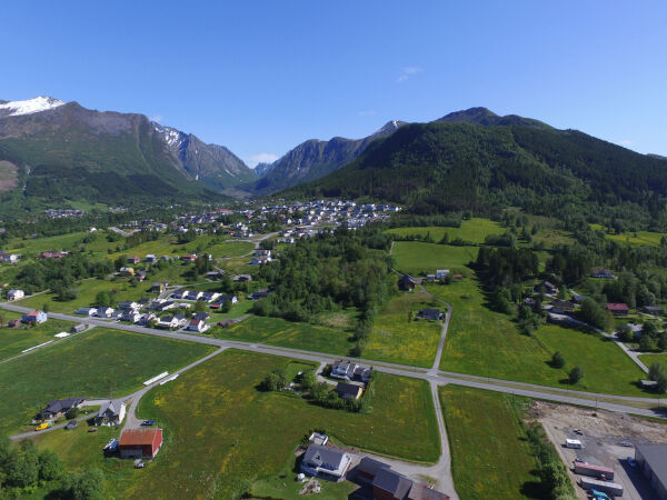 – Bygg tettare og spar dyrka jord