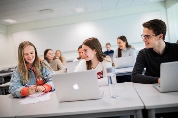 Over ni tusen fekk tilbod om skuleplass