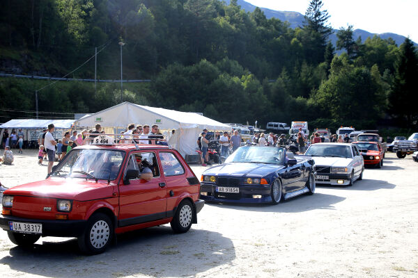 Småbarnsmødrer arrangerte motortreff for ungdom