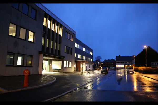 - Føler at vi er bondefanga av administrasjonen