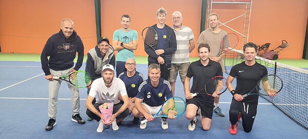 Volda tennislag med mange jarn i elden