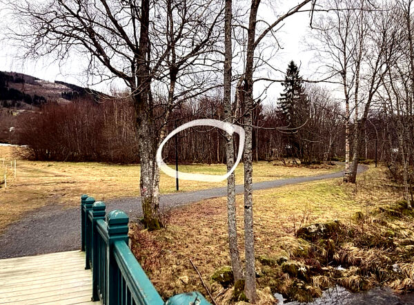 Får lov å sette ut skulptur