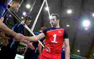 Jonas er ein av berre ti utlendingar i japansk toppvolleyball