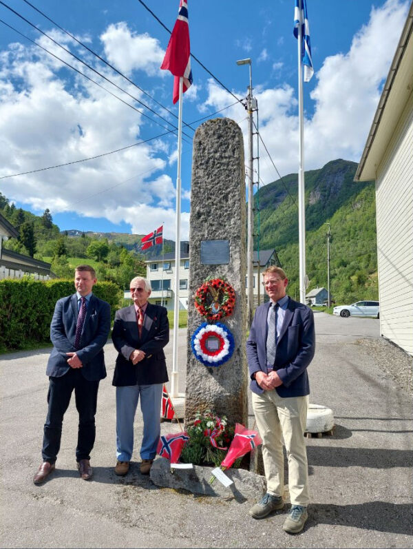 Reiste frå Storbritannia til Dalsfjorden for å minne faren