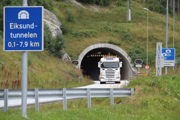 Buss stoppa i Eiksundtunnelen