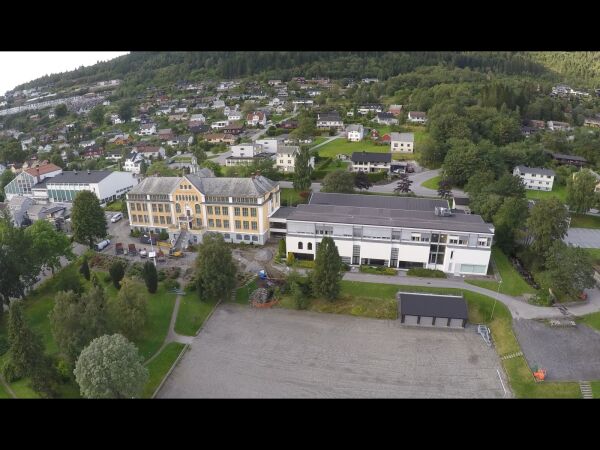 15 søkjarar på dekanstillingar