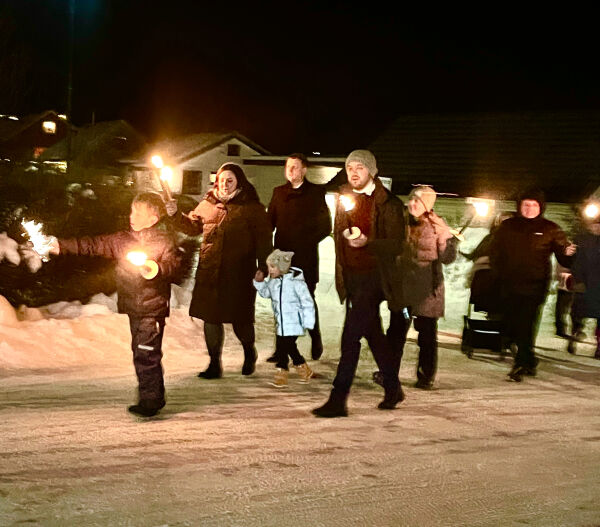 Koseleg fakkeltog på Rotset